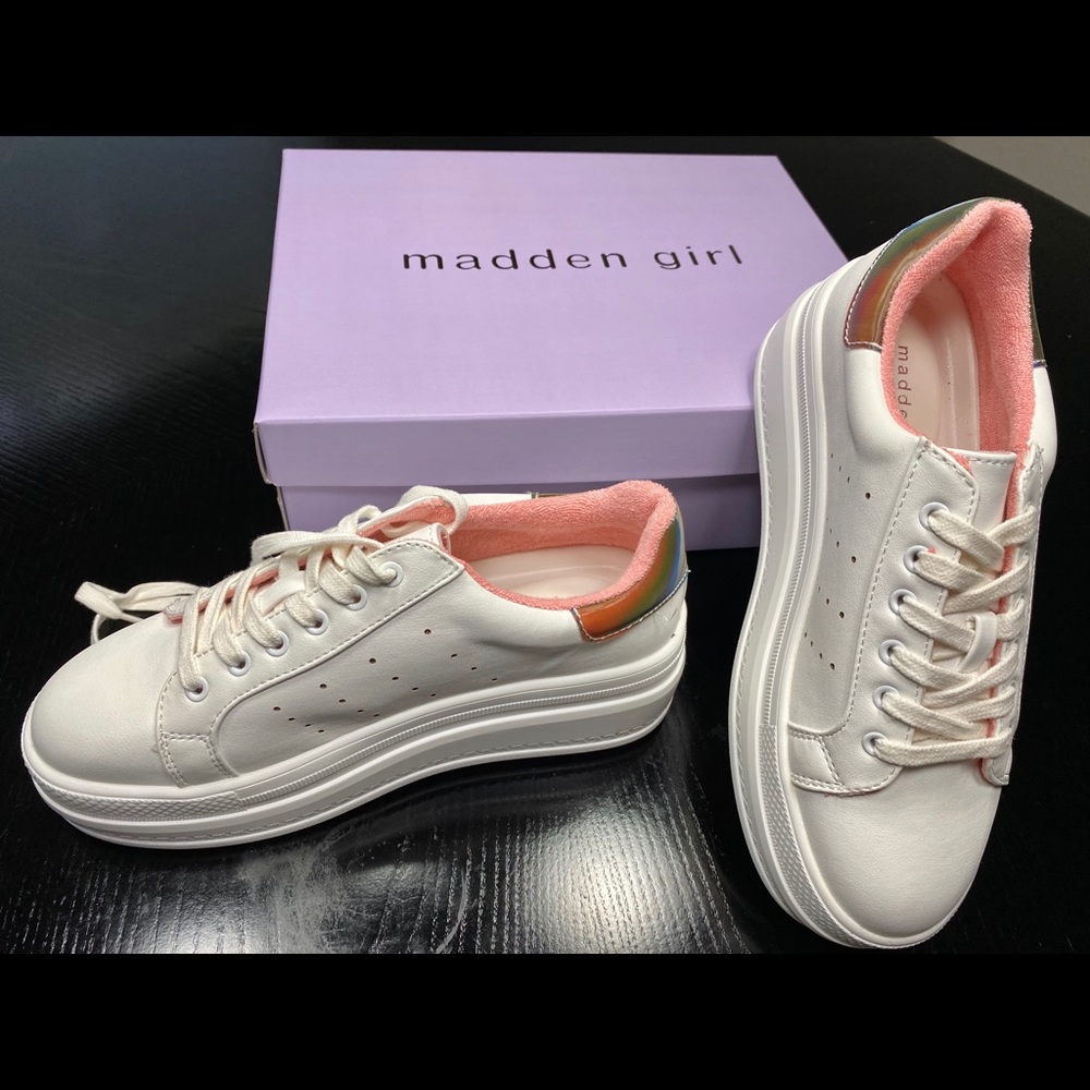 Madden Girl Cheer Flatform Sneakers